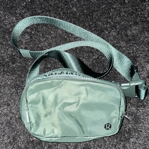 Lululemon Athletica Everywhere Belt Bag 1L (Tidewater Teal) one size - Picture 2 of 5